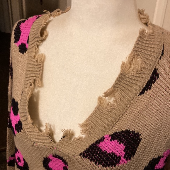 Runway fringed sweater size M - Picture 2 of 7